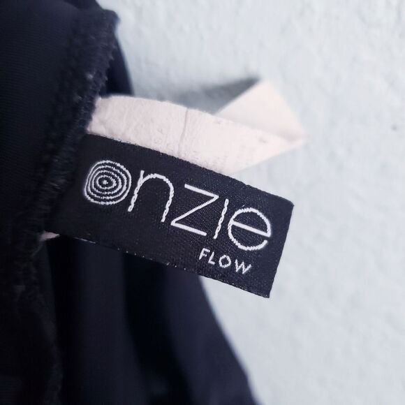Onzie Flow Black Harley Side Slit Leggings - Picture 7 of 8